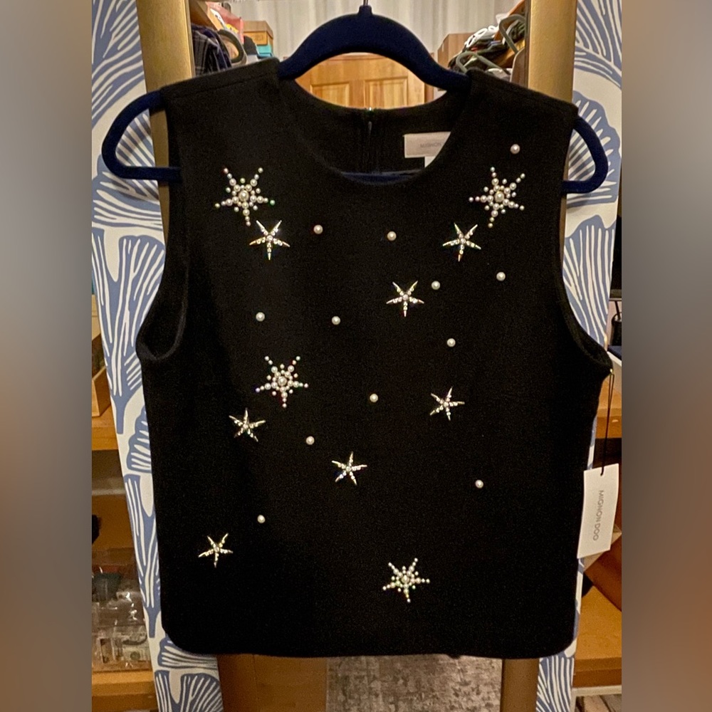 Mignon Doo L  black sleeveless top with stars